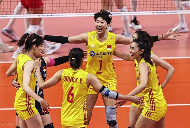 《烈火英雄》日票房报收8958万，累计票房近6.54亿 票房播报：《哪吒》夺冠 《烈火英雄》无悬念破亿 2019-08-02 》（总票房15.27亿）晋升中国上映动画电影票房冠军。